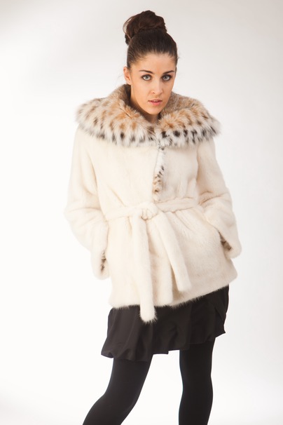 Шуба Liana из норки pearl c капюшоном из рыси.