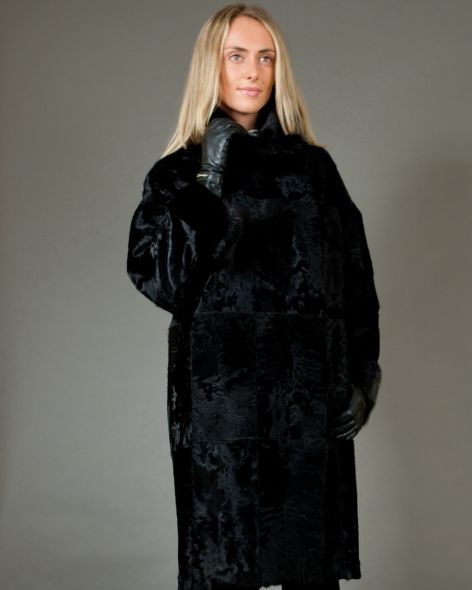 Черная шуба из каракульчи с норковой отделкой от Anna Zotoff