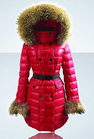 Красная удлиненная куртка-пуховик