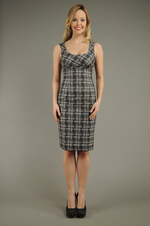 Стильное платье в клетку