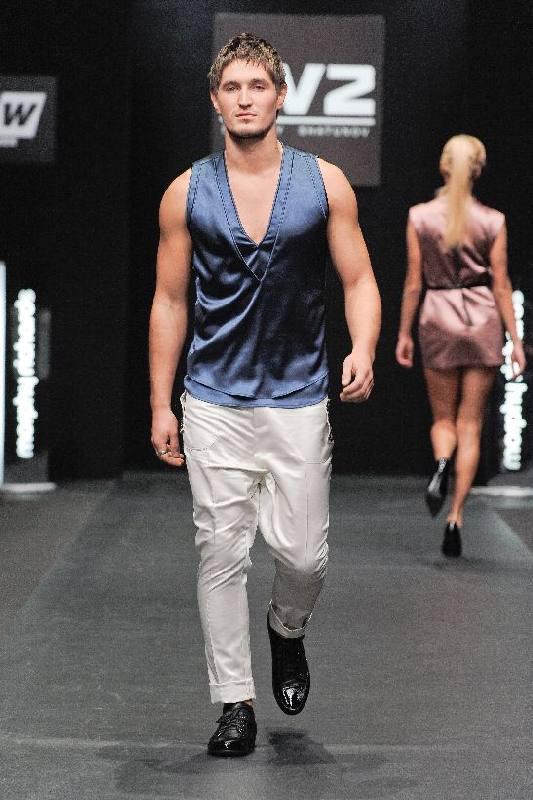 Белые хлопковые брюки