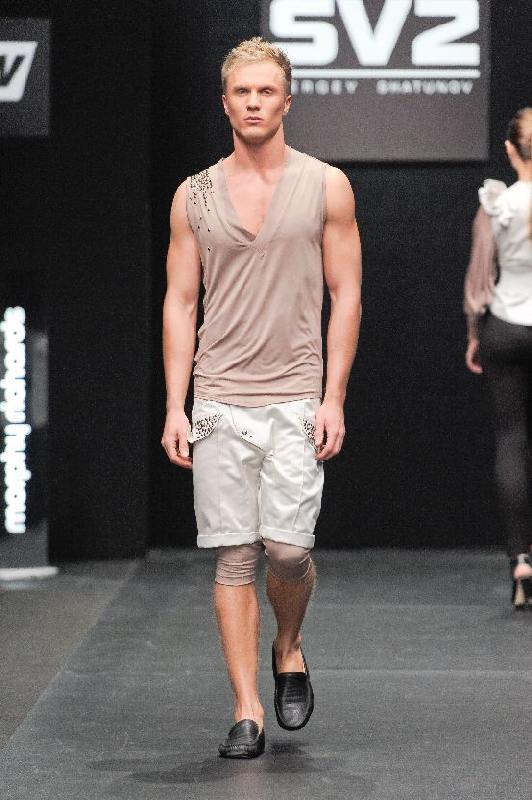 Майка с железными клепками