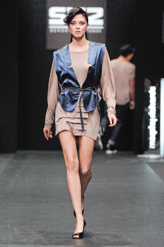 Шелковый жакет без рукавов синий