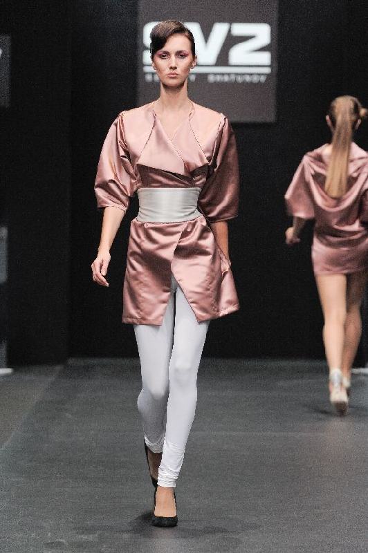 Коралловый удлиненный жакет