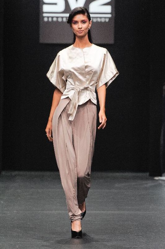 Бежевые брюки