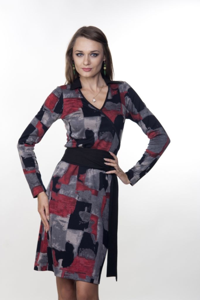 Платье с абстракцией