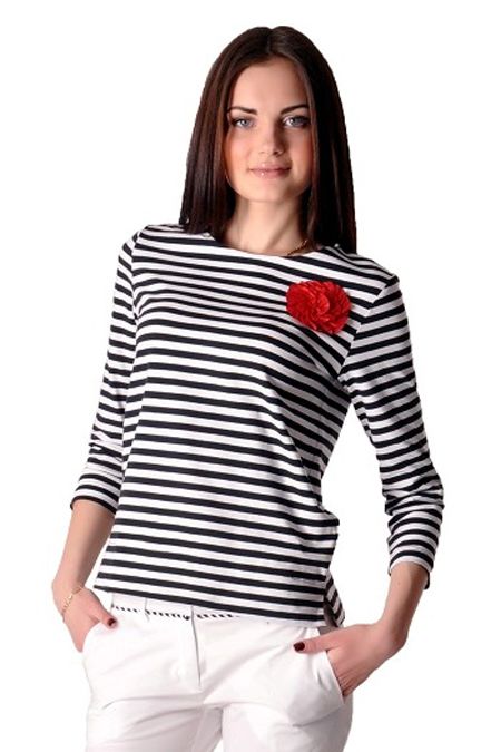 Кофта в полоску с эффектной розой