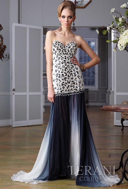 Вечернее платье с шелковой юбкой и роскошной вышивкой