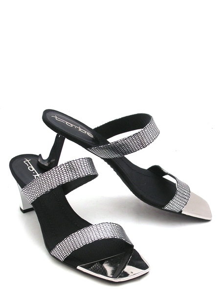 Босоножки серебристые