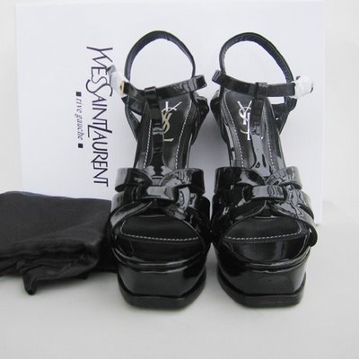 Босоножки на платформе черный лак